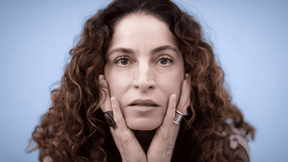 Rosane em foto promocional